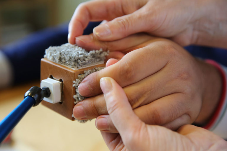 Riconoscimento di superfici alle dita